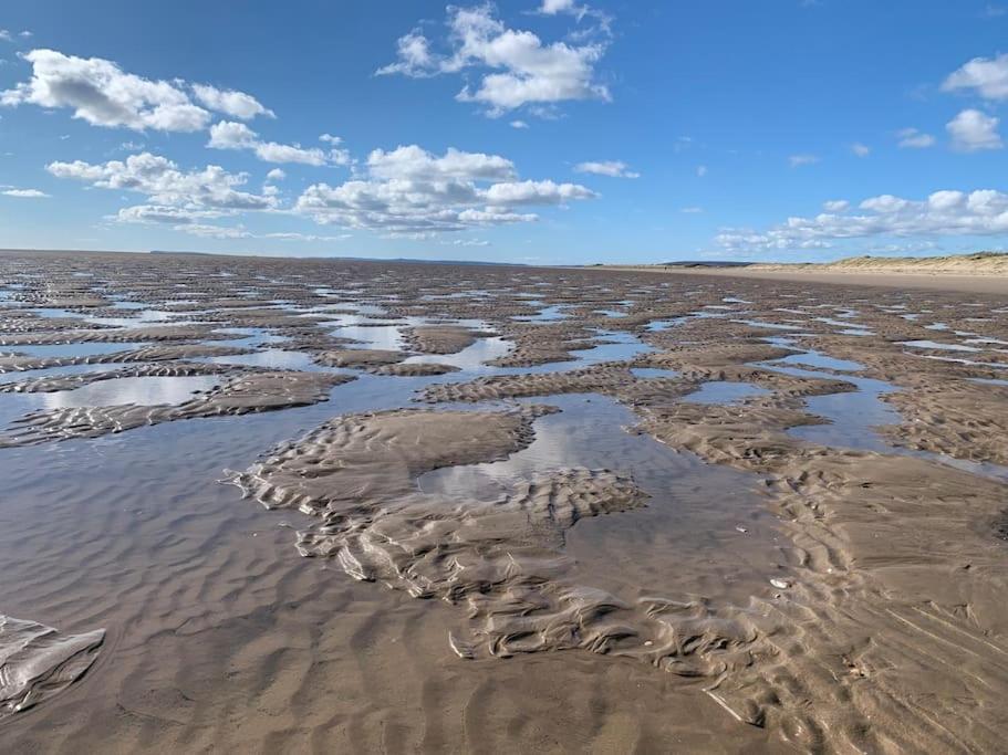 مبيت وإفطار لارن Dylan Thomas Sea View المظهر الخارجي الصورة